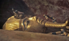 16 февраля Экспедиция Говарда Картера нашла каменный саркофаг фараона Тутанхамона