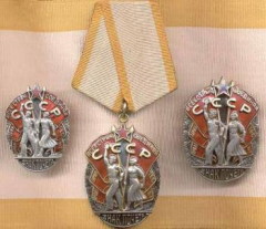 25 ноября ЦИК СССР учредил орден «Знак Почета»