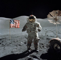 19 декабря Из Лунной экспедиции на Землю возвратился экипаж американского космического корабля «Аполлон-17»