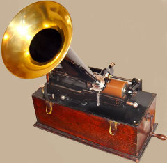 19 февраля Томас Эдисон получил патент на фонограф