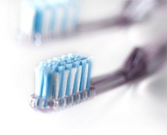 24 февраля Bыпущена первая в мире зубная щетка с искусственным синтетическим нейлоновым волокном