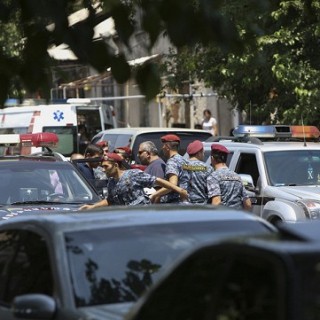 В Ереване началось шествие оппозиции