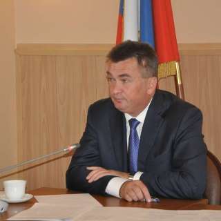 Губернатор Приморского края Владимир Миклушевский провел в Уссурийске совещание по вопросу устранения последствий тайфуна «Гони»