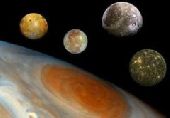 7 января Галилео Галилей открыл четыре крупнейших спутника Юпитера