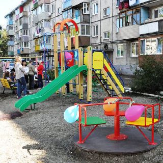 В Уссурийске на одну детскую площадку стало больше!