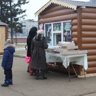 Впервые в Уссурийске на центральной площади города праздничная торговля организована по-новому