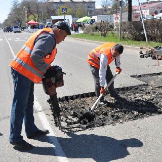 Комплексные работы по ямочному ремонту дорог организованы в округе