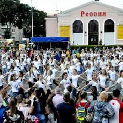 В День города жители Уссурийска делились самым необходимым с пострадавшими от наводнения