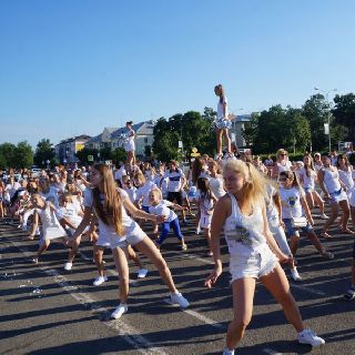 Белый флешмоб на площади Белый флешмоб на площади