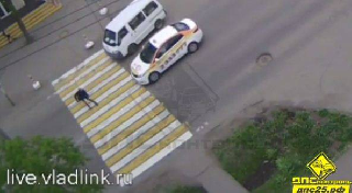 ДТП со сбитым на зебре пешеходом в Уссурийске попало на видео