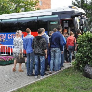 Ещё 50 уссурийских волонтёров отправились на игры хоккейного клуба «Адмирал»