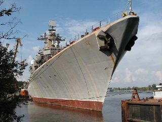 Порошенко распорядился продать крейсер "Украина"
