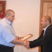 Двое жителей Уссурийска получили благодарности за помощь в задержании преступника