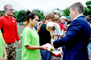 Финальные игры турнира по футболу на кубок главы администрации Евгения Коржа состоялись на городском стадионе