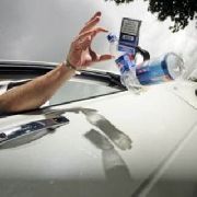 Депутат Госдумы предлагает штрафовать автомобилистов, выкидывающих окурки из окон машин Депутат Госдумы предлагает штрафовать автомобилистов, выкидывающих окурки из окон машин