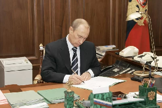 Путин подписал закон о приоритете натуральной компенсации по ОСАГО