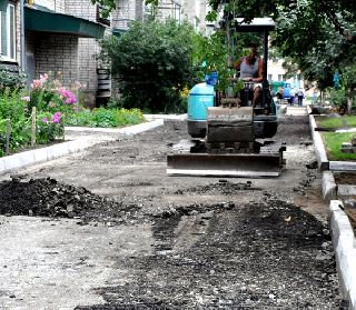 Ремонт придомовых территорий в рамках муниципальной программы продолжается