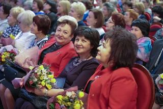 Уссурийских женщин поблагодарили за вклад в развитие Приморья