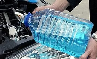 Управление Роспотребнадзора предостерегает жителей Уссурийска от покупки небезопасной стеклоомывающей жидкости несуществующих производителей