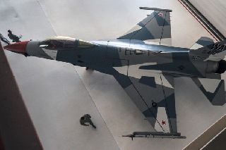 Зачем американские истребители F-16C окрасили в цвета Су-35