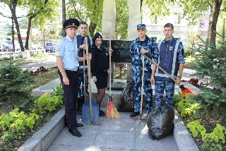 В Уссурийске полицейские и члены ДНД приняли участие во Всероссийской акции «Зелёная Россия»