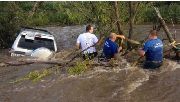 В Уссурийске сотрудник Госавтоинспекции спас водителя и его сына из тонущего автомобиля