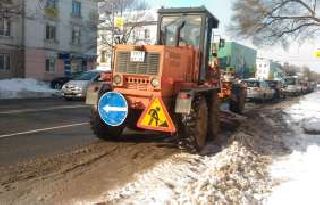 Десять единиц техники были задействованы в Уссурийске на уборке городских улиц от снега