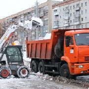 На улицах города с утра работают 14 единиц снегоуборочной техники