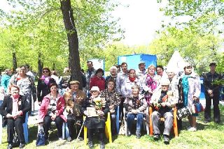 В городском парке 9 мая для ветеранов Великой Отечественной войны организовали праздничную программу