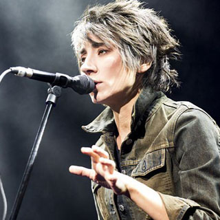 Украинский флаг на концерте в Литве довел Земфиру до мата