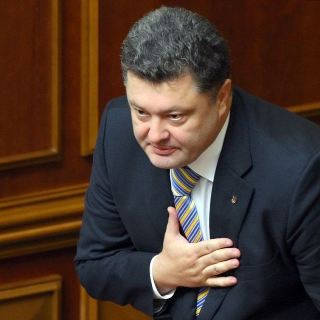 Порошенко поздравил папу римского с 80-летием, поспешив на год