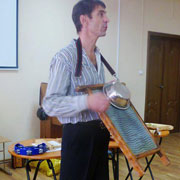 Мастер-класс по игре на русских народных инструментах прошёл в Уссурийске (6 фотографий)