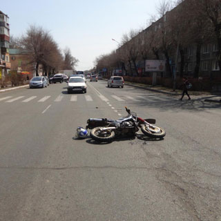 Несовершеннолетний мотоциклист в Уссурийске сбил двух пешеходов