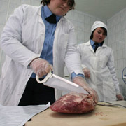 В закусочной «Бистро», расположенной в Михайловке, посетителей кормили сомнительным мясом