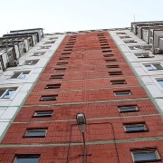 Мужчина погиб в Уссурийске, упав с крыши 10-этажного дома (3 фотографии)