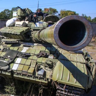 Украинские военные начали отвод техники калибром менее 100 миллиметров в Донбассе