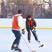 Хоккеисты обкатали губернаторский лёд в Борисовке