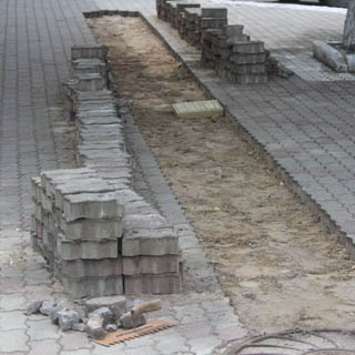 Работы по укладке тактильной плитки будут завершены в течение месяца