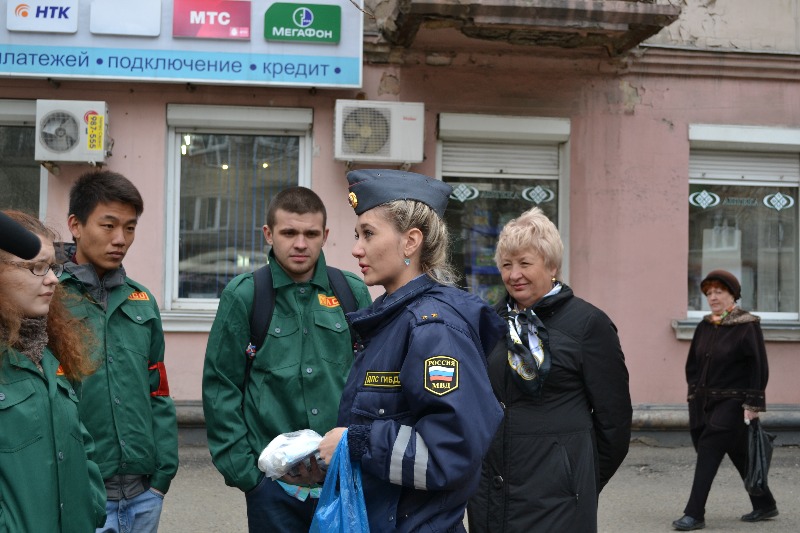 Постой, пешеход, не спеши под колеса! (4 фотографии)