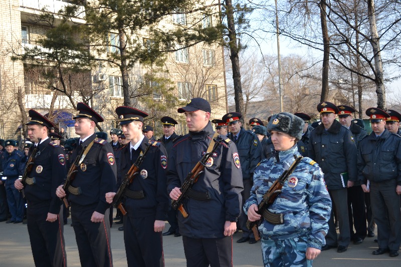 14 молодых сотрудников ОМВД приняли присягу в Уссурийске (7 фотографий)