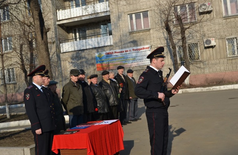 14 молодых сотрудников ОМВД приняли присягу в Уссурийске (7 фотографий)