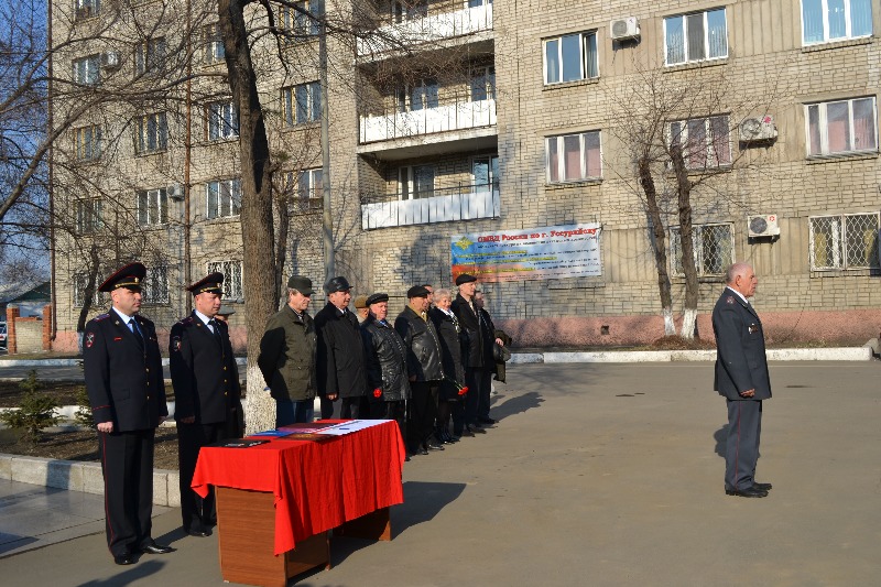 14 молодых сотрудников ОМВД приняли присягу в Уссурийске (7 фотографий)