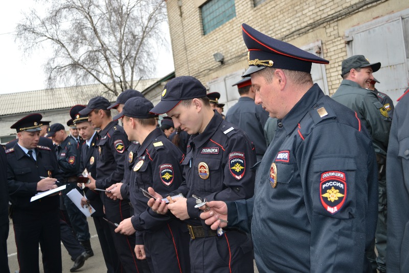 Полицейских Уссурийска проверили на соответствие нормам