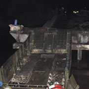 На месте рухнувшего моста в Кроуновке дежурят спасатели МЧС и сотрудники администрации (4 фотографии)