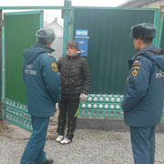 В Уссурийске сотрудники надзорной деятельности вручили памятки дачникам и жителям УГО (3 фотографии)