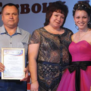 36 уссурийских школьников получили медали за отличную учебу (24 фотографии)