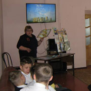 Учеников Уссурийска научили читать прессу (2 фотографии)