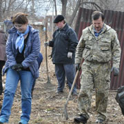 Уссурийск становится чище (4 фотографии)