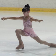 Фигуристки Уссурийска поздравили всех с весной (8 фотографий)