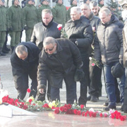В Уссурийске почтили память героев Отечества (3 фотографии)